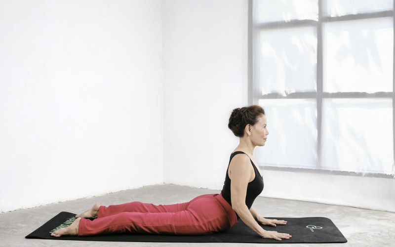 Tư thế rắn hổ mang - Bhujangasana