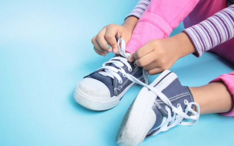 Chân 23cm đi giày size bao nhiêu? Cách chọn size chuẩn nhất