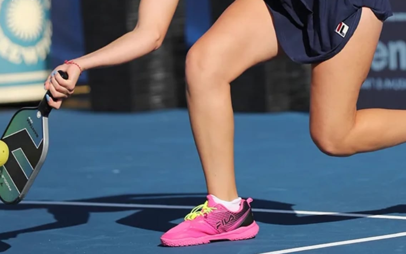 Giày cầu lông chơi Pickleball được không? giải đáp chi tiết & cách chọn giày chuẩn