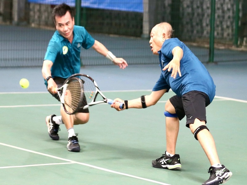 Giày thể thao cho người lớn tuổi: Cách chọn giày êm ái, an toàn và dễ đi 46 Giày đệm êm giúp người già đi lại thoải mái, giảm áp lực lên khớp và cột sống
