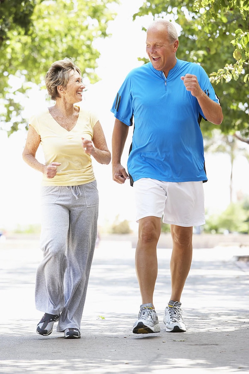Giày thể thao cho người lớn tuổi: Cách chọn giày êm ái, an toàn và dễ đi 47 Giày nhẹ, dễ mang giúp người cao tuổi tiện lợi và an toàn hơn mỗi ngày