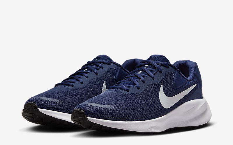 Giày thể thao màu xanh navy