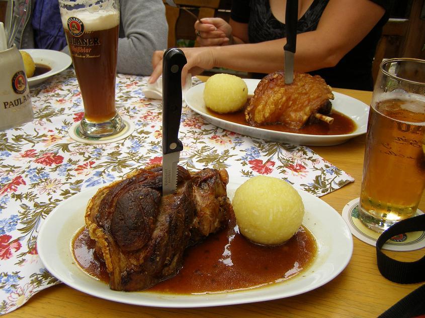 Schweinshaxe (Chân giò heo nướng)