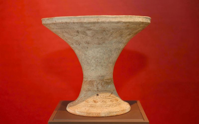 TP.HCM đón nhận thêm hai bảo vật quốc gia: Tuyệt tác gốm 4.000 năm tuổi 47 Bát bồng gốm Hoa Lộc là biểu tượng cho trình độ chế tác gốm điêu luyện của người Việt cổ