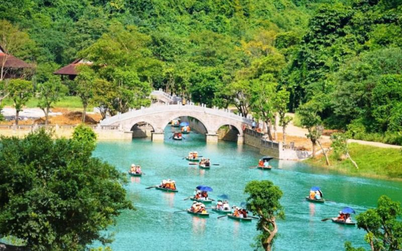 Thung Ui tại Ninh Bình hút khách nhờ huyền tích vua Đinh 47 Thung Ui là điểm du lịch mới nổi tại Tràng An