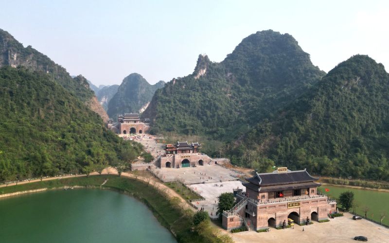 Thung Ui tại Ninh Bình hút khách nhờ huyền tích vua Đinh 48 Giữ gìn vệ sinh khi tham quan Thung Ui - Bái Đính