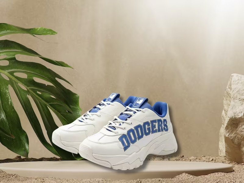 Bảng size giày MLB chuẩn quốc tế & cách chọn size chính xác 49 Nên chọn giày MLB lớn hơn 1 size để mang thoải mái hơn