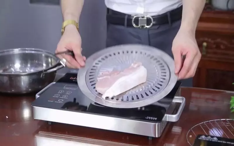 Bếp từ có nướng được không? Cách nướng thịt bằng bếp điện từ