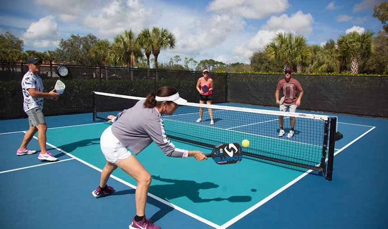 Pickleball thu hút nhờ lối chơi đơn giản và tính tương tác cao