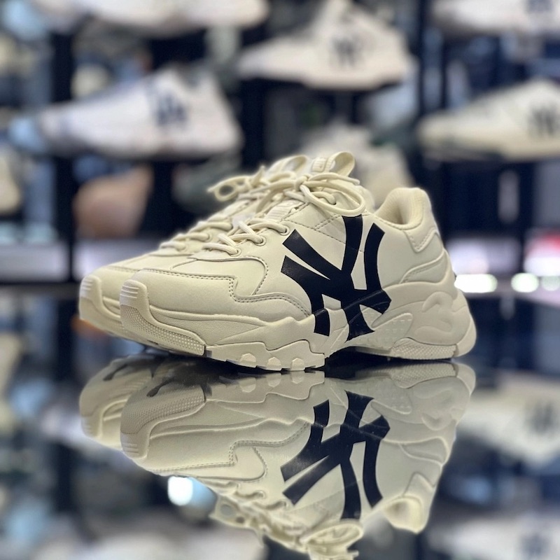 Chunky sneaker là gì? Chi tiết về loại giày thể thao phong cách hầm hố 8 Chunky sneaker là gì? Chi tiết về loại giày thể thao phong cách hầm hố