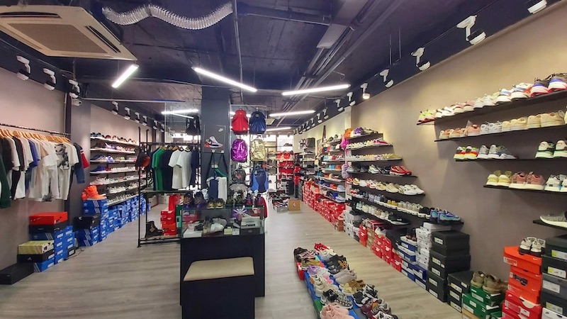 Top 7 cửa hàng giày thể thao uy tín được nhiều người đánh giá 45 Authentic Shoes – Địa chỉ chuyên giày thể thao chính hãng