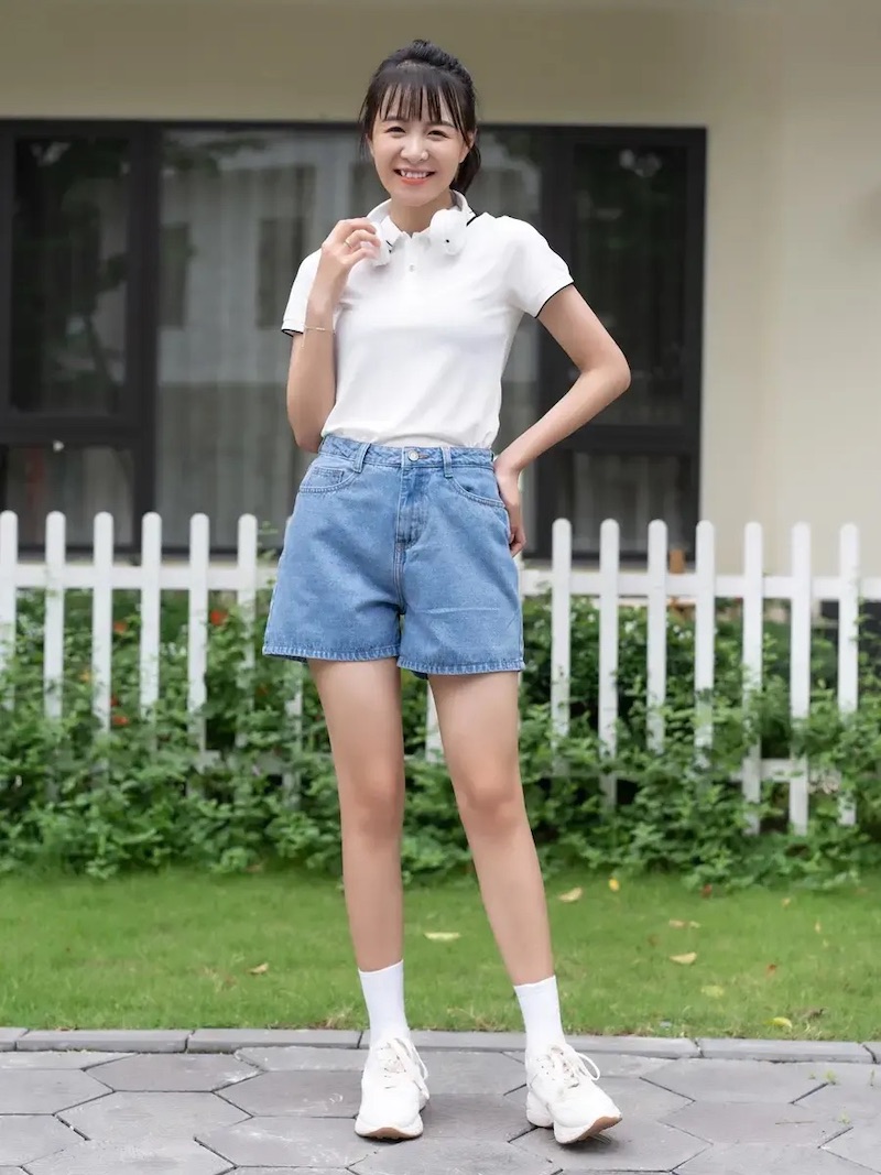 Đi picnic mặc gì? Gợi ý outfit đẹp, thoải mái và hợp thời tiết 47 Short jeans phối áo hai dây, áo phông hay trễ vai đều hợp cho buổi picnic