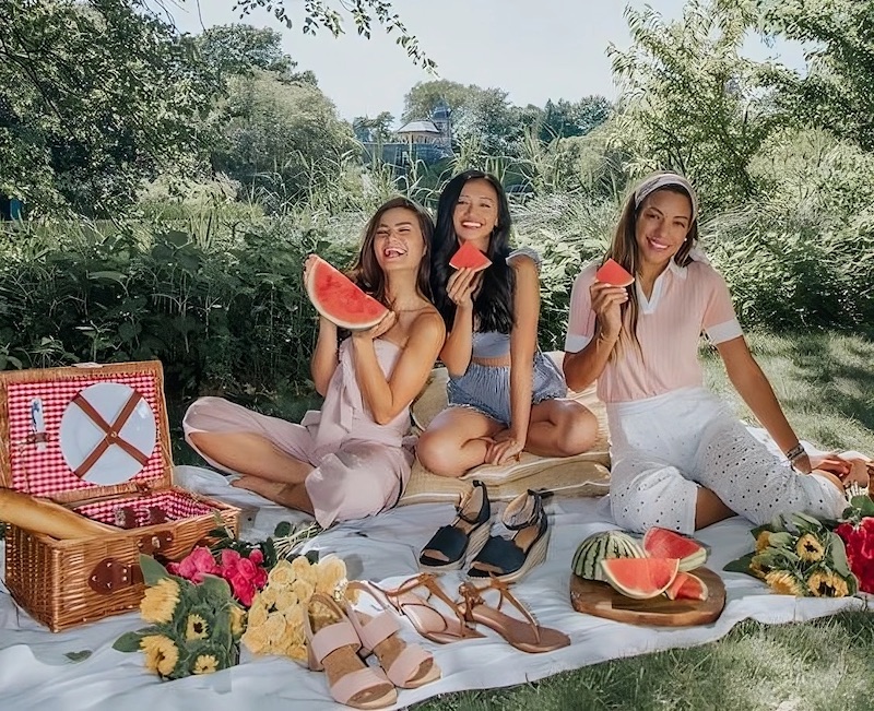 Đi picnic mặc gì? Gợi ý outfit đẹp, thoải mái và hợp thời tiết 49 Những lưu ý khi phối đồ đi dã ngoại nữ