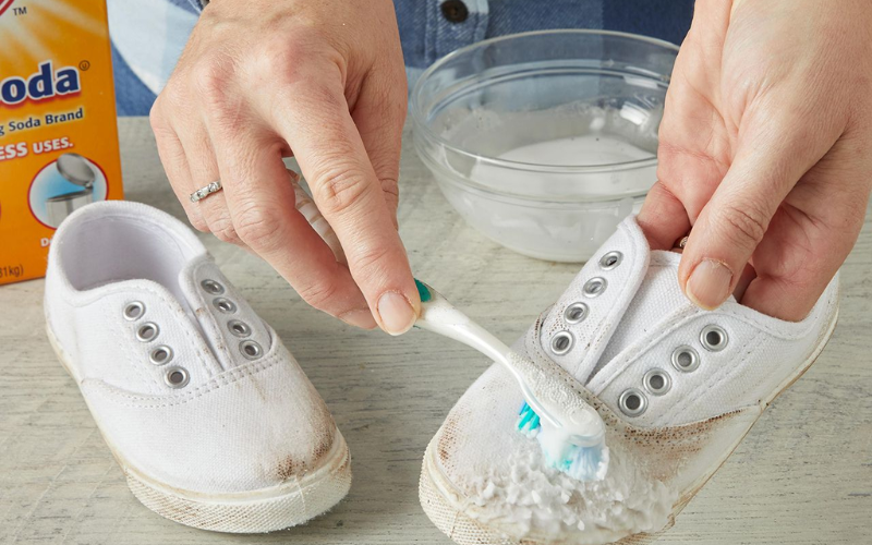 Có nên dùng dung dịch vệ sinh giày thể thao? 5+ dung dịch vệ sinh giày chất lượng