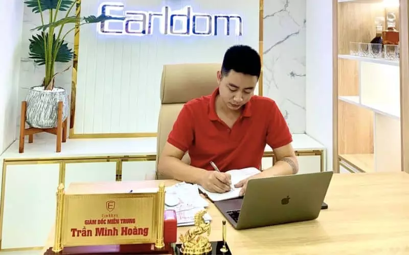 Trần Minh Hoàng - Chàng trai 9X đi từ nghèo khó đến vị trí giám đốc chi nhánh