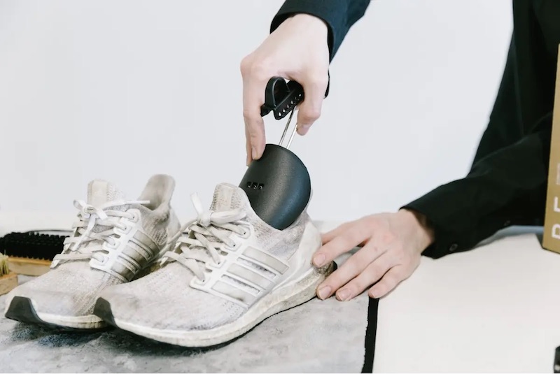 Giày Adidas bị hở keo: Nguyên nhân, cách khắc phục hiệu quả 54 Giày Adidas bị hở keo: Nguyên nhân, cách khắc phục hiệu quả