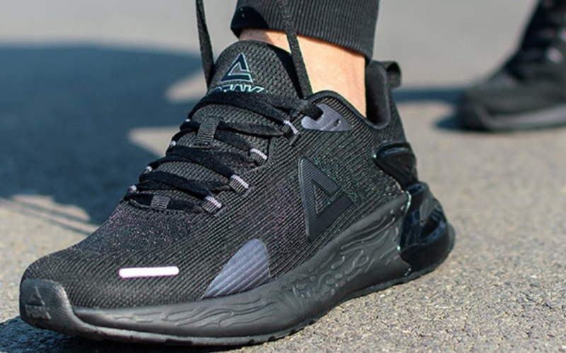 Giày chạy bộ đế thấp: Ưu và nhược điểm người dùng cần biết