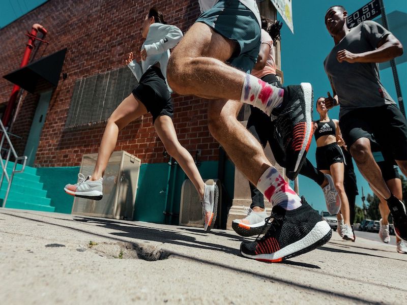 Sự khác biệt giữa giày chạy bộ và giày tập gym đơn giản