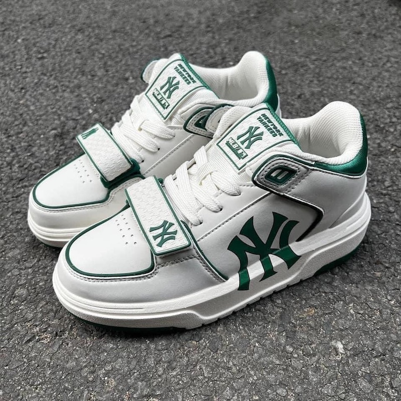 Giày thể thao đi học: Cách chọn đôi giày bền và đẹp 49 Giày sneaker trắng viền xanh lá