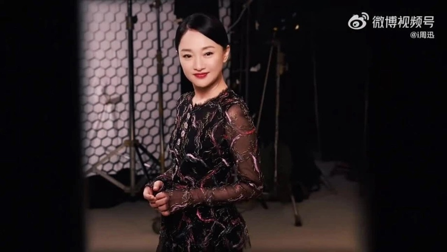 Jennie tới show Chanel muộn, outfit bị phản ứng vì giống Rosé 48 Châu Tấn cũng khiến mọi người trầm trồ với trang phục all black, tạo vẻ ngoài sang trọng và gọn gàng