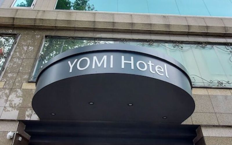 Yomi Hotel – MRT Shuanglian Station