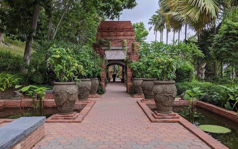 3 điểm đến bí ẩn cho hành trình khám phá Singapore đầu năm mới 49 Sang Nila Utama Garden - Vườn cổ tái hiện thế kỷ 14