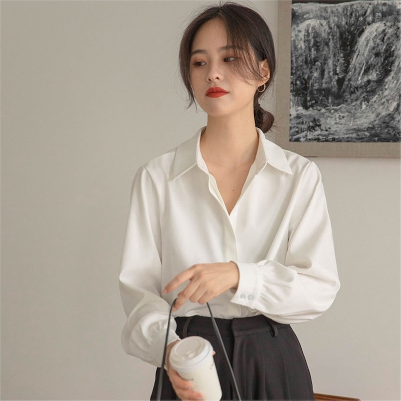 10 kiểu áo mặc bên trong áo vest nữ đẹp thanh lịch và dễ phối 46 Áo sơ mi trắng thanh lịch dễ phối cùng nhiều kiểu vest cho vẻ ngoài chỉn chu