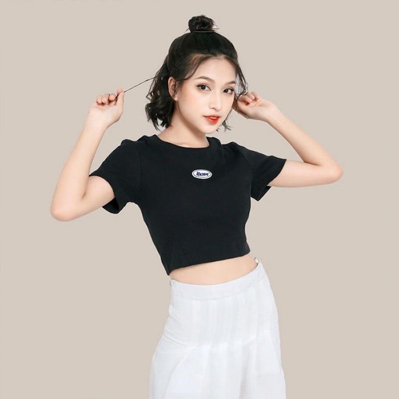 10 kiểu áo mặc bên trong áo vest nữ đẹp thanh lịch và dễ phối 47 Croptop phối vest giúp tôn dáng và mang lại vẻ ngoài trẻ trung cuốn hút