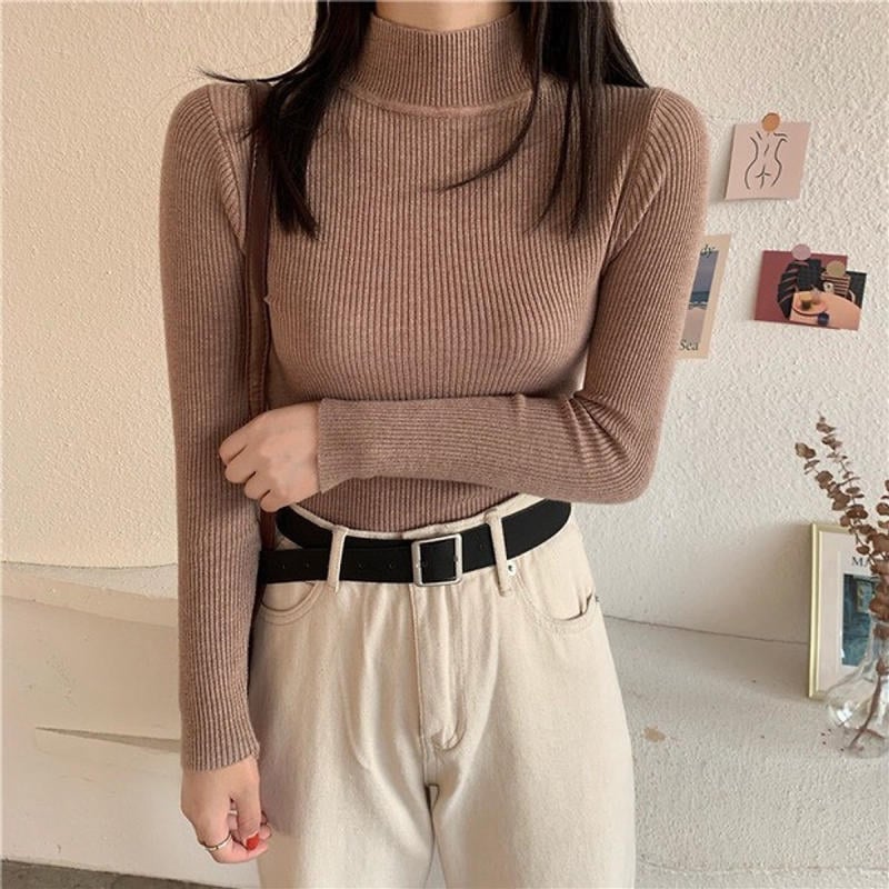 10 kiểu áo mặc bên trong áo vest nữ đẹp thanh lịch và dễ phối 48 Áo len tăm mỏng phối vest giữ ấm nhẹ nhàng mà vẫn thanh lịch và chỉn chu