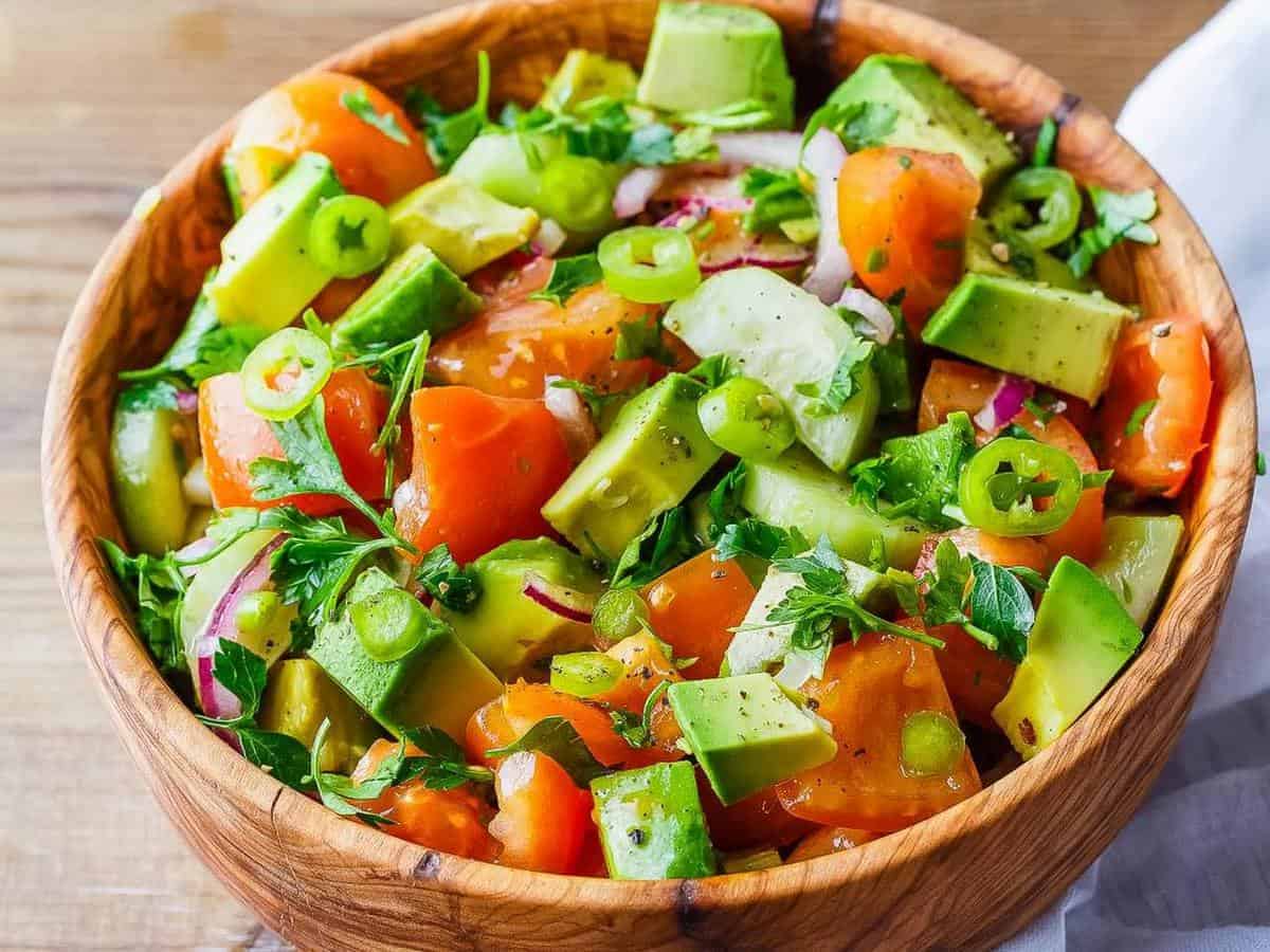 Salad quả bơ- món ăn ngon có thể giúp bạn giảm cân và chống đầy hơi, chướng bụng tại nhà