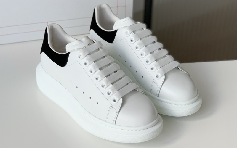 Hướng dẫn chọn size giày McQueen chuẩn form và bảng quy đổi chi tiết