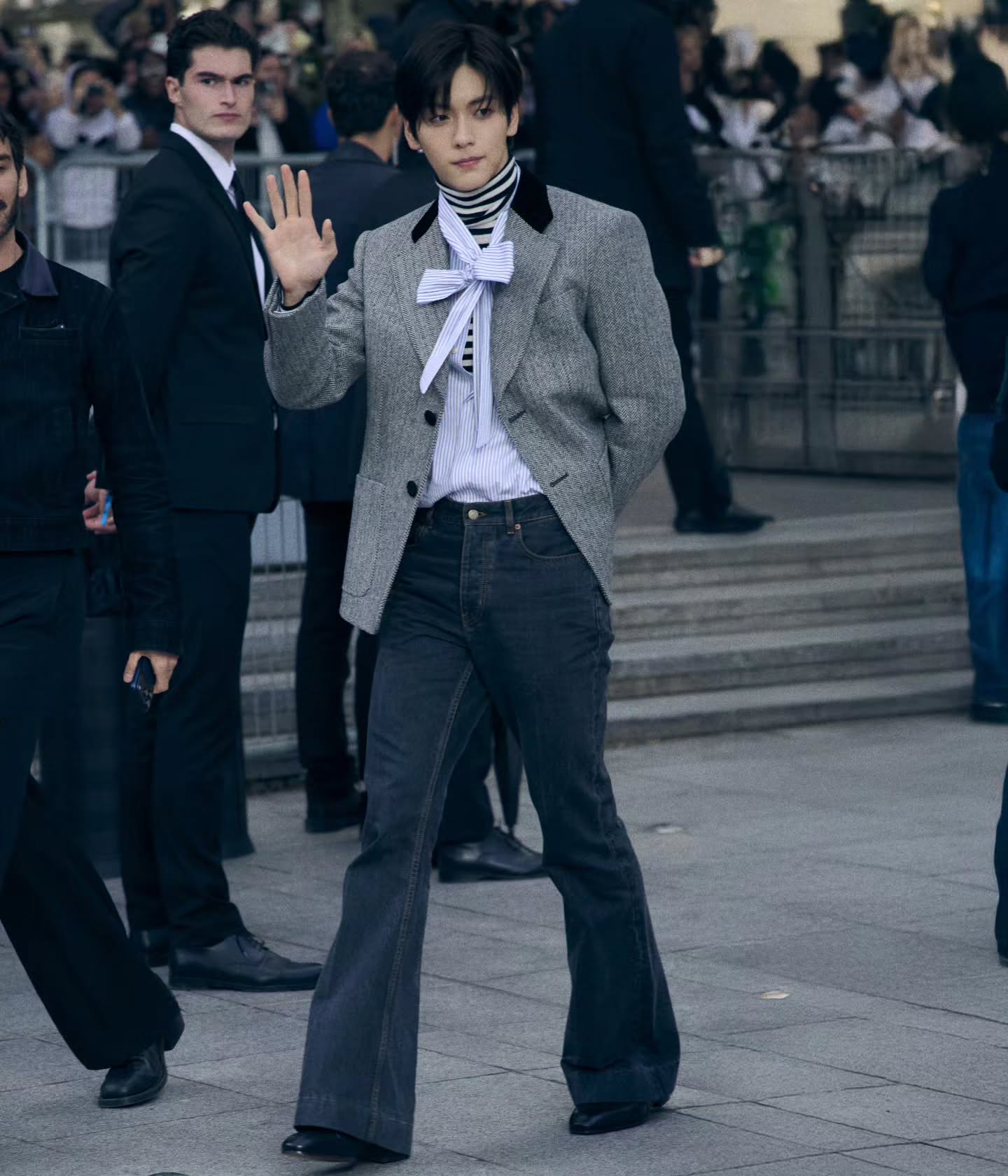 Soobin gây náo loạn show Valentino tại Paris Fashion Week: Sự cố trùng tên đầy hài hước 22 Soobin gây náo loạn show Valentino tại Paris Fashion Week