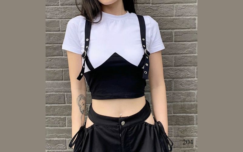 Cách phối đồ swag cùng áo croptop sexy