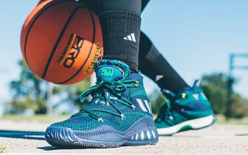 Chọn chọn giày bóng rổ có độ bám sân tốt